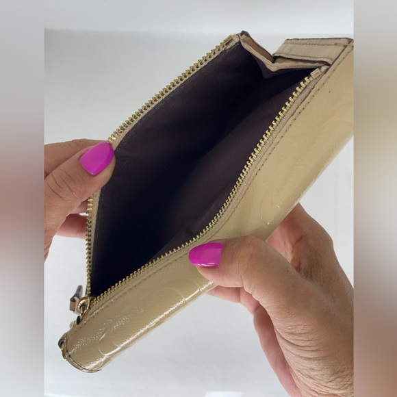 MT330-Pre-Loved COACH Large Flap Wallet w/Matching Wristlet - Picture 6 of 14